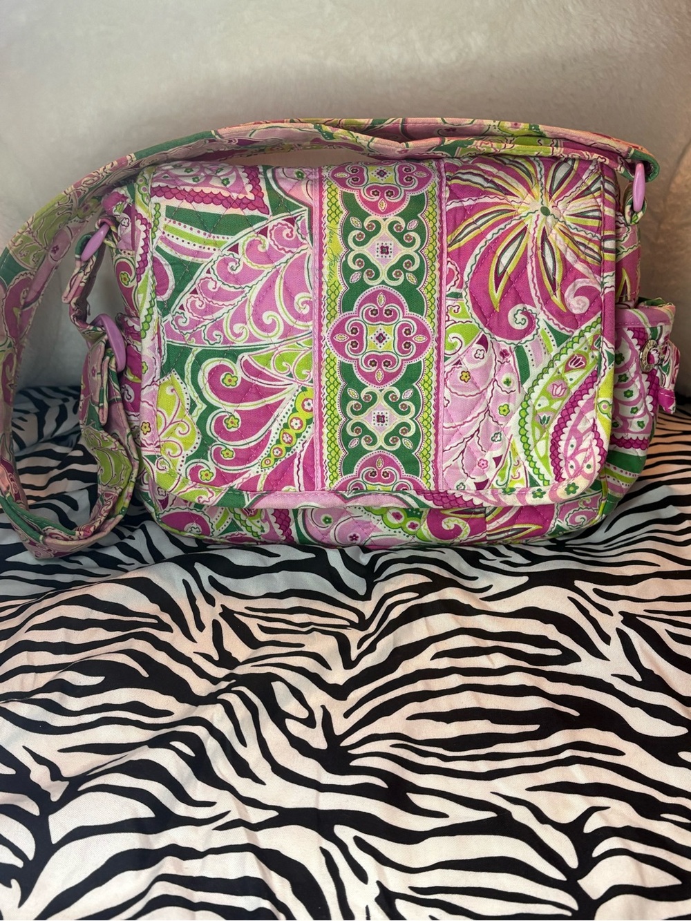 vera bradley pinwheel pink paisley  crossbody bag